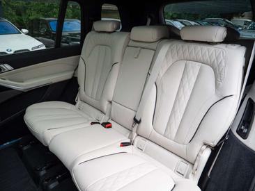 BMW X7 40d — photo 31