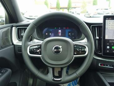 Volvo XC60 B5 Plus — photo 13