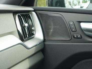 Volvo XC60 B5 Plus — photo 22