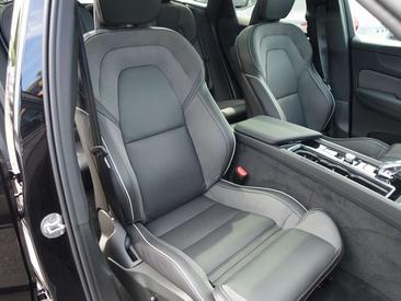 Volvo XC60 B5 Plus — photo 8