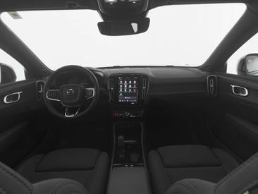 Volvo XC40 Recharge Core — photo 3