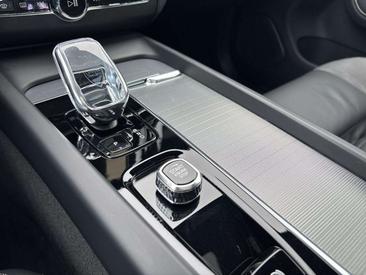 Volvo XC60 B5 Plus — photo 17