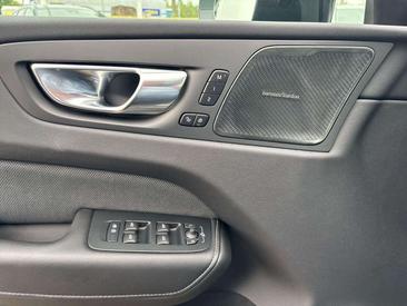 Volvo XC60 B5 Plus — photo 18