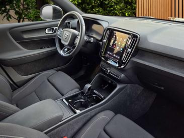 Volvo XC40 Recharge Essential — photo 3