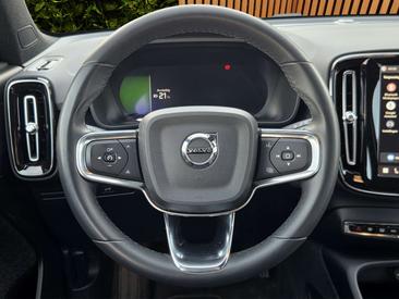Volvo XC40 Recharge Essential — photo 11