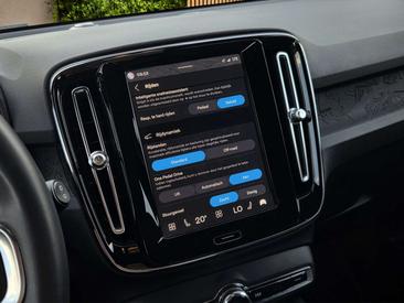 Volvo XC40 Recharge Essential — photo 14