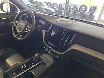 Volvo XC60 B5 R-Design — photo 12