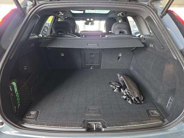 Volvo XC60 B5 R-Design — photo 14
