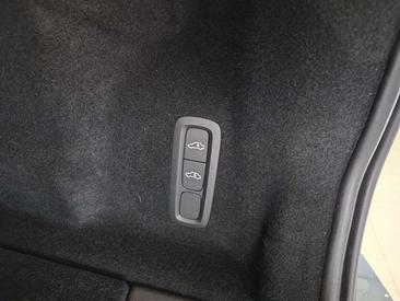 Volvo XC60 B5 R-Design — photo 15
