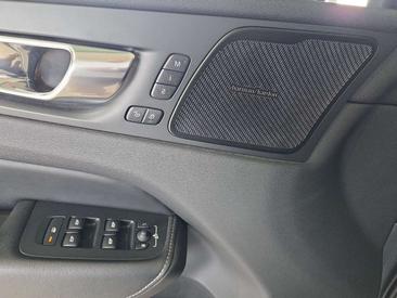 Volvo XC60 B5 R-Design — photo 18