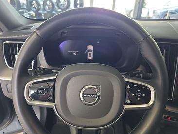 Volvo XC60 B5 R-Design — photo 23