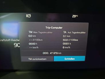 Volvo XC60 B5 R-Design — photo 24