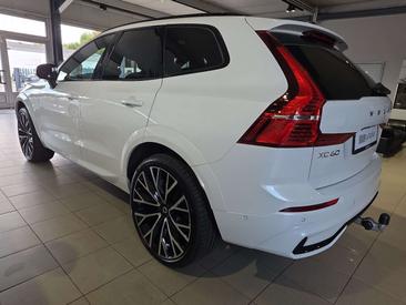 Volvo XC60 B5 R-Design — photo 10