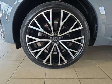 Volvo XC60 B5 R-Design — photo 35