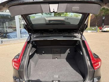 Volvo XC40 Recharge Core — photo 6