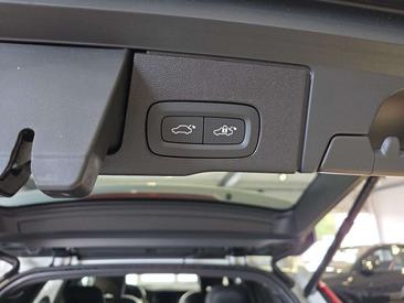 Volvo XC60 B5 R-Design — photo 16