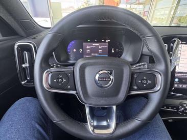 Volvo XC40 Recharge Plus — photo 15