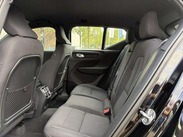 Volvo XC40 Recharge Core — photo 9