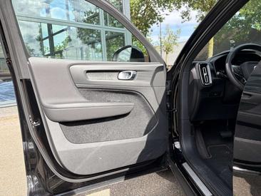 Volvo XC40 Recharge Core — photo 11