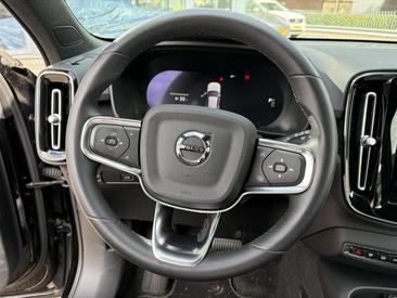 Volvo XC40 Recharge Core — photo 17