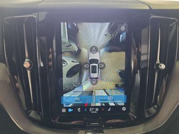 Volvo XC60 B5 R-Design — photo 25