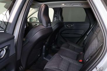 Volvo XC60 T6 Recharge Core — photo 13