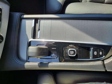 Volvo XC90 T8 — photo 18