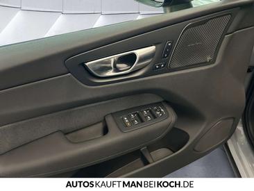 Volvo XC60 B5 Plus — photo 12