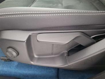 Volvo XC40 Recharge Plus — photo 27