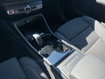 Volvo XC40 Recharge Core — photo 6
