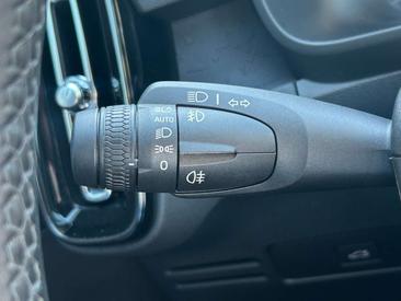 Volvo XC40 Recharge Core — photo 13