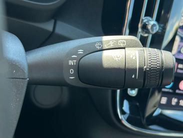 Volvo XC40 Recharge Core — photo 14