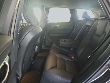 Volvo XC60 B5 Plus — photo 10