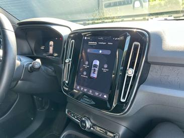 Volvo XC40 Recharge Core — photo 23