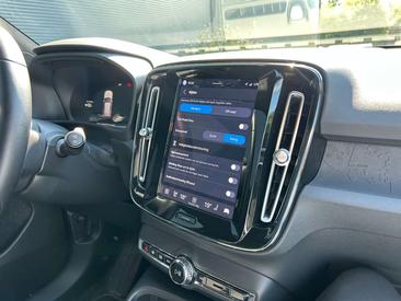 Volvo XC40 Recharge Core — photo 25
