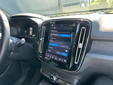 Volvo XC40 Recharge Core — photo 26