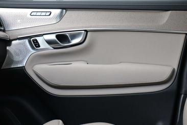 Volvo XC90 T8 Recharge Plus — photo 23