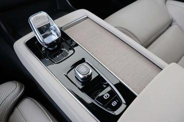 Volvo XC90 T8 Recharge Plus — photo 26