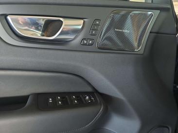 Volvo XC60 B5 Plus — photo 18