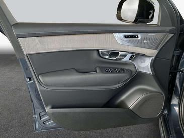 Volvo XC90 T8 — photo 18