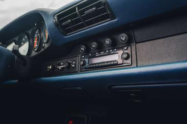 Porsche 993 Carrera 2 — photo 14