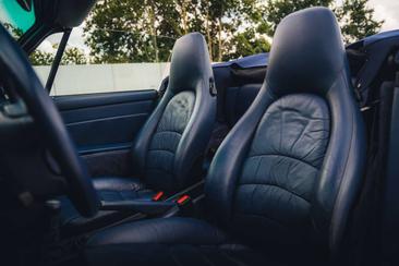 Porsche 993 Carrera 2 — photo 18