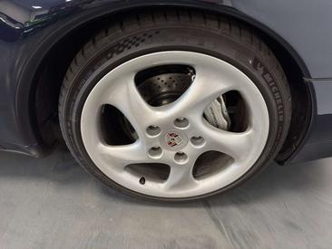 Porsche 993 CARRERA 4 — photo 19