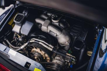 Porsche 993 Carrera 2 — photo 27