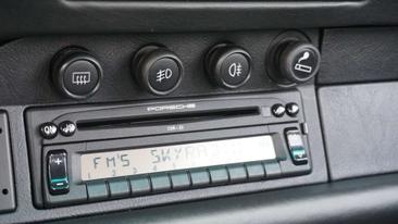 Porsche 993 CARRERA 4 — photo 18