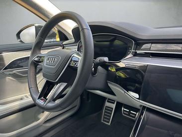 Audi S8 4.0 TFSI — photo 7