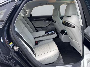 Audi S8 4.0 TFSI — photo 12