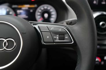 Audi Q2 S Line 35 TFSI — photo 20