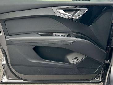 Audi Q4 E-tron 40 — photo 6