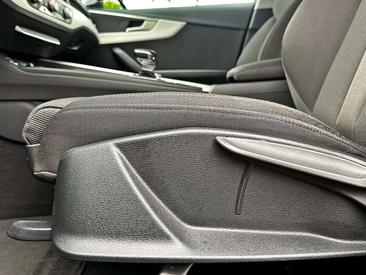 Audi A4 Avant 40 TDI — photo 11
